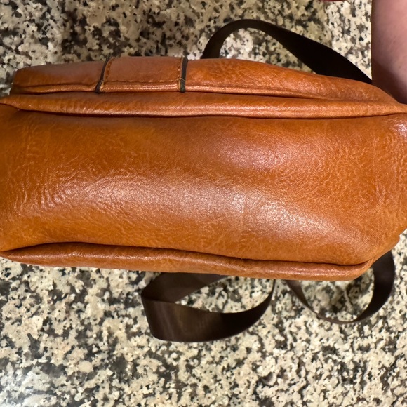 Classic Brown Leather Messenger Bag - Picture 8 of 15